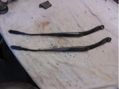 Ford Mustang RHD Mk6 S550 Right Wiper Arm GR3B-17B589 O/S Yard SF4