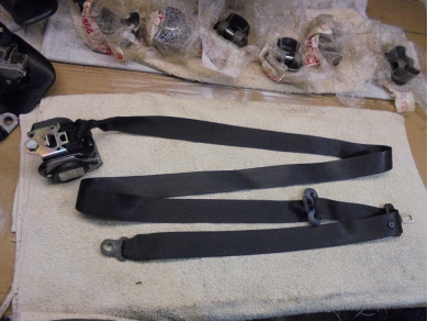Porsche 996 Coupe Left Front SRS Seat Belt 99680303302 N/S/F Yard SF28