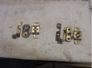 Ferrari F355 / 348 Pair of Front Bonnet Catches 60277407 / 6577240 F355/348 Yard SF100