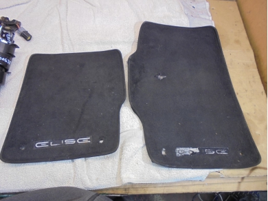 Lotus Elise S2 Pair Floor Mats A120V0058K / A120V0059K AU58CUA DAMAGED Yard SF115
