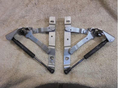 Porsche 986 Pair of Boot Hinges 98651215101 / 98651215201 in Silver Yard SF114