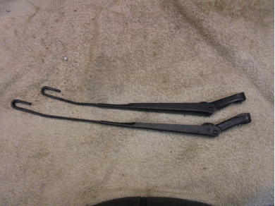 Porsche 986 Wiper Arms Pair 98662802700 / 99662802701 Pr Yard SF114
