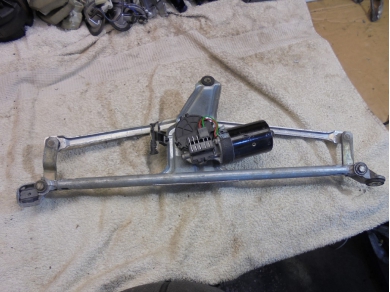 Porsche RHD 986 / 996 Front Wiper Motor and Linkage 0390241351 / 99662803600 986/996 & Rack EX Sub Shelf A Box