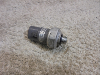 Porsche 986 / 996 AC Pressure Switch 96461313701 986/996 Yard SF16