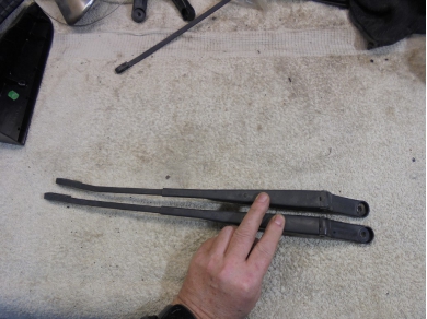 Porsche RHD 996 Coupe Pair Windscreen Wiper Arms 99662802700 / 99662802701 Pr Yard SF16