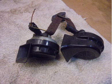 Porsche 986 / 996 2 Tone Horn Set 012212903 / 012222903 986/996 Horns Yard SF112