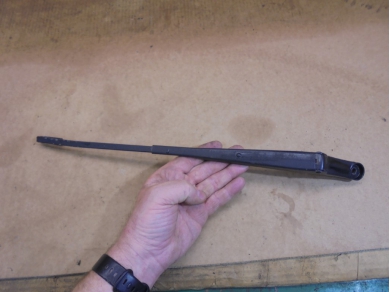 Porsche RHD 996 Left Windscreen Wiper Arm 99662802701 N/S Yard SF103