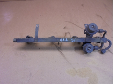 Porsche 944 2.5L 8v Fuel Rail 94411008008 Yard SF68