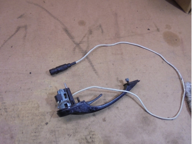 Porsche 964 Left Outer Door Handle 911531061062 / 35 / 36 N/S 911531061062/35/36 Yard SF68