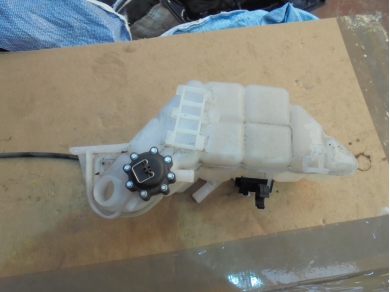 Porsche 997 Coolant Expansion Tank 99610605704 Yard SF128