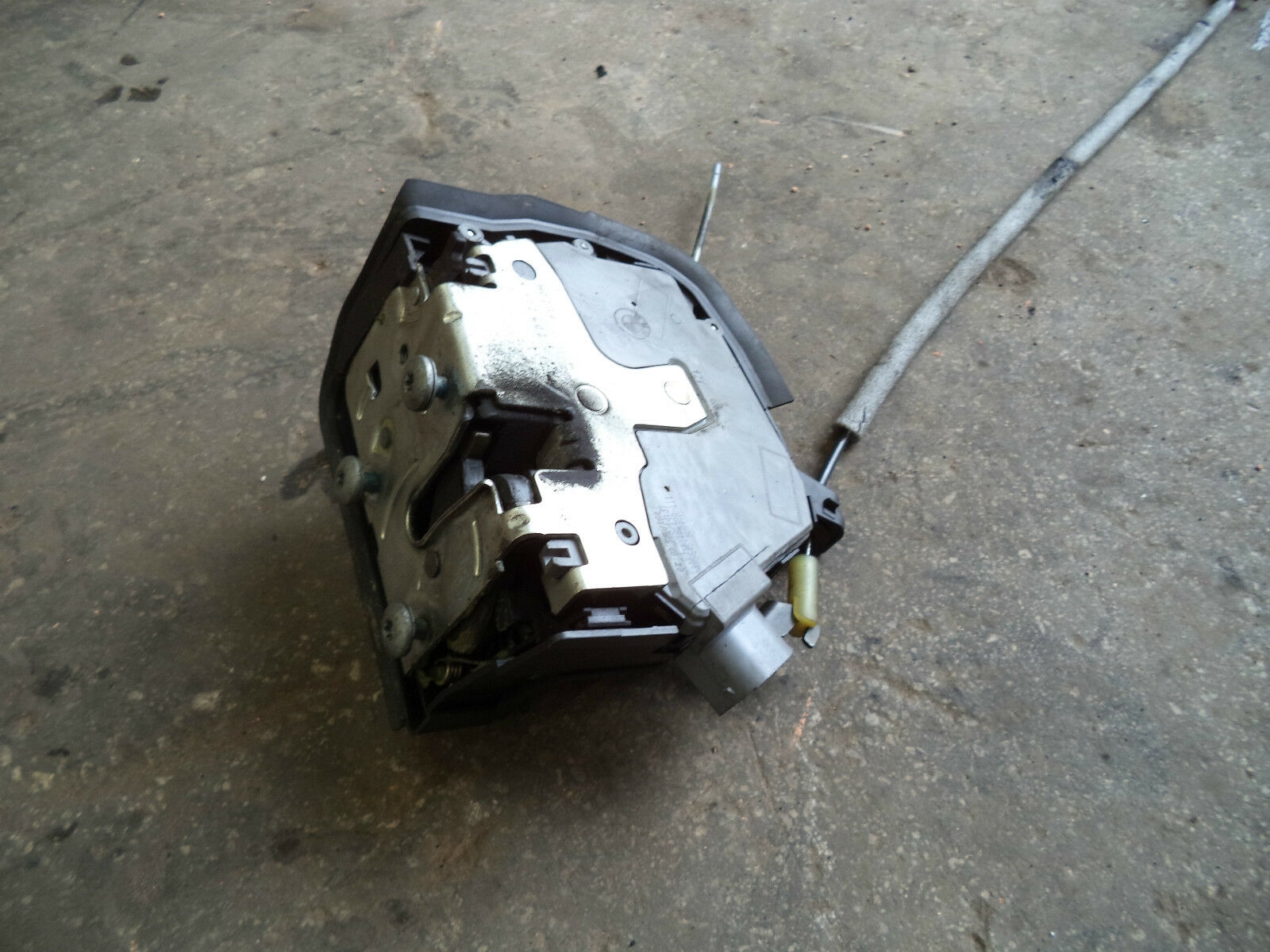 BMW X5 E53 NS REAR PASSENGER SIDE REAR LEFT DOOR LOCK CATCH MECHANISM