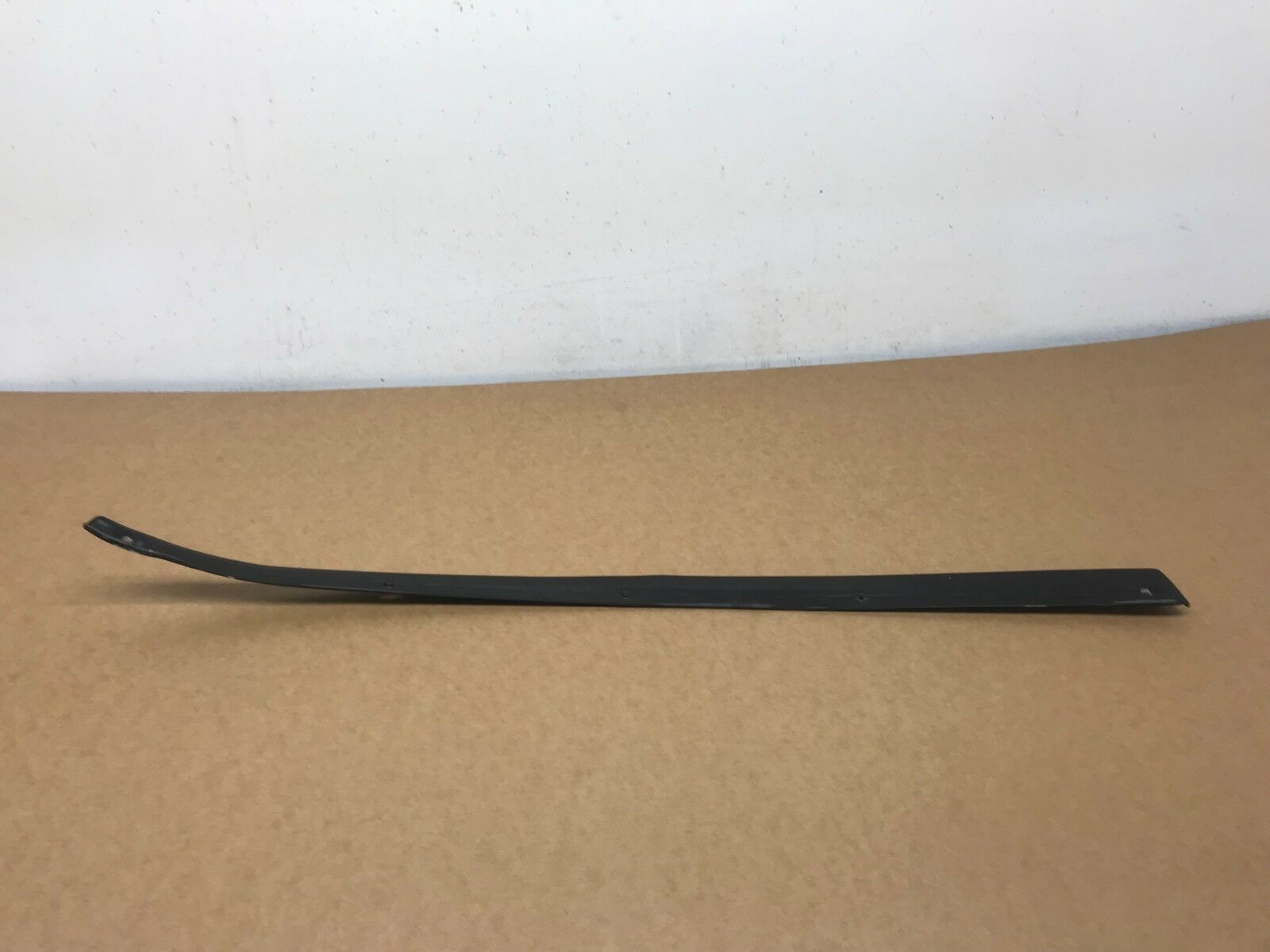 PORSCHE 964 993 REAR QUARTER GLASS WINDOW TRIM OS DRIVERS SIDE RIGHT
