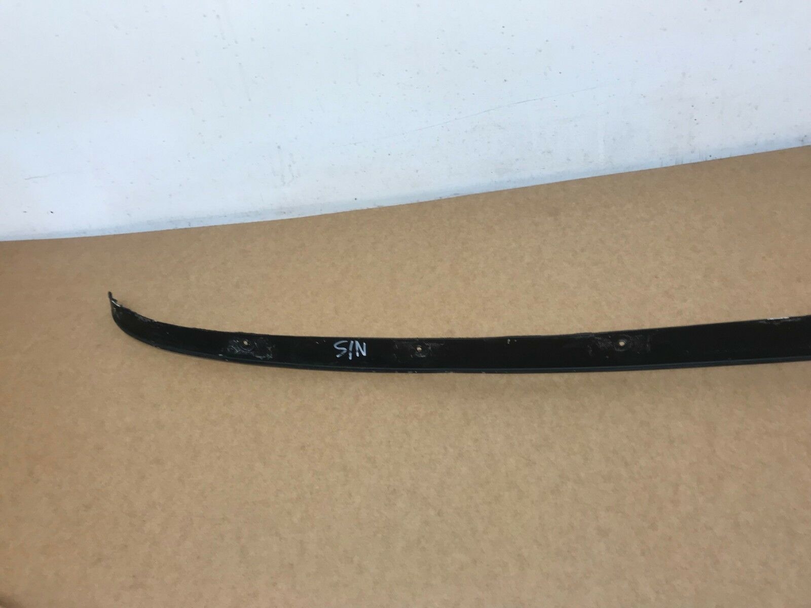 PORSCHE 964 993 REAR QUARTER GLASS WINDOW TRIM OS DRIVERS SIDE RIGHT