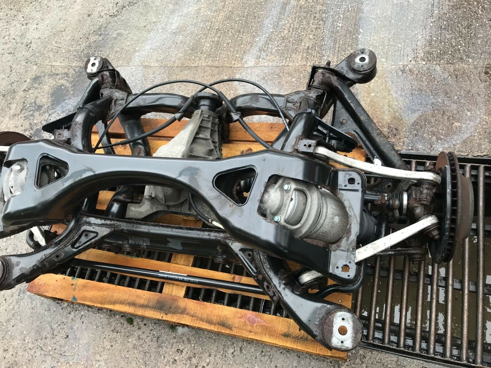 PORSCHE CAYENNE 4.5 V8 PETROL REAR SUBFRAME WITH SUSPENSION AND DIFF