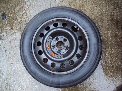 Jaguar JAGUAR S TYPE 16 INCH SPACE SAVER SPARE WHEEL AND JACK Y831YEV