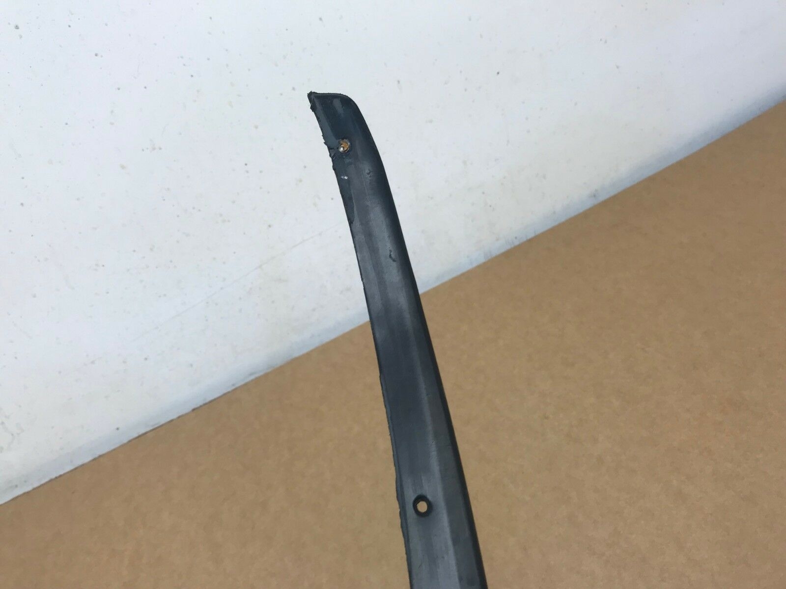 PORSCHE 964 993 REAR QUARTER GLASS WINDOW TRIM NS PASSENGER LEFT SIDE eas