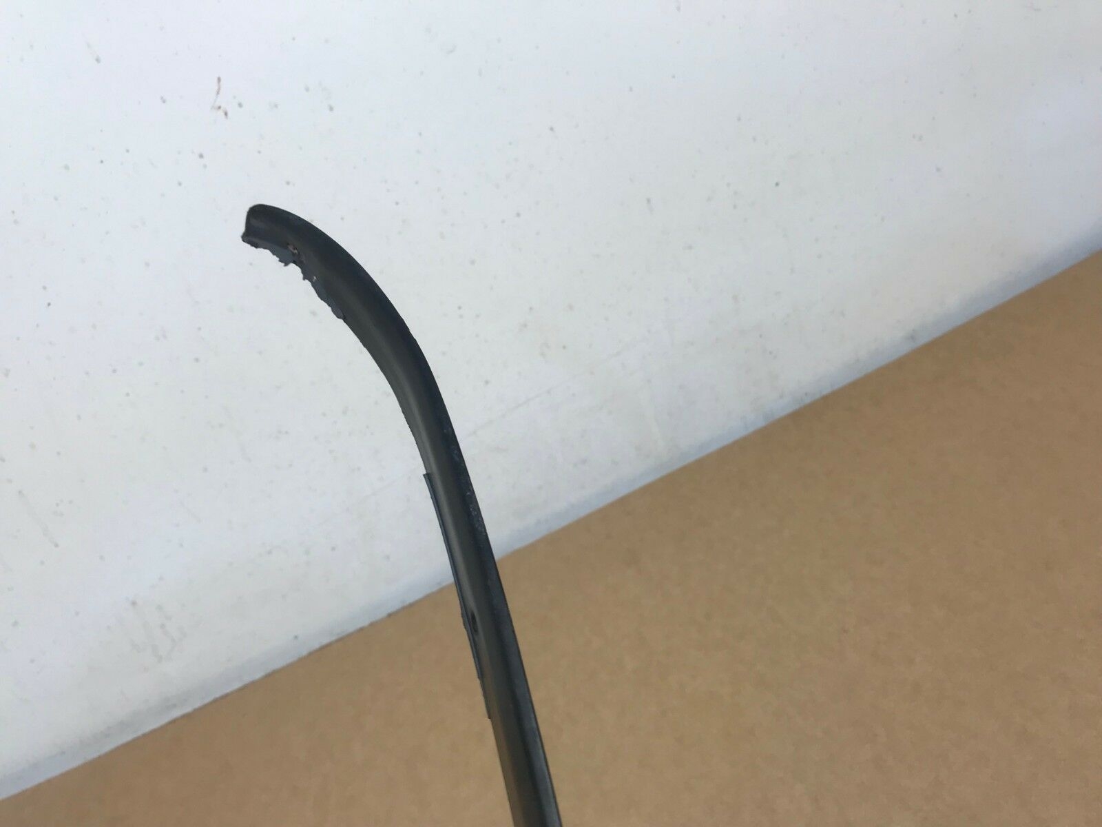 PORSCHE 964 993 REAR QUARTER GLASS WINDOW TRIM NS PASSENGER LEFT SIDE eas