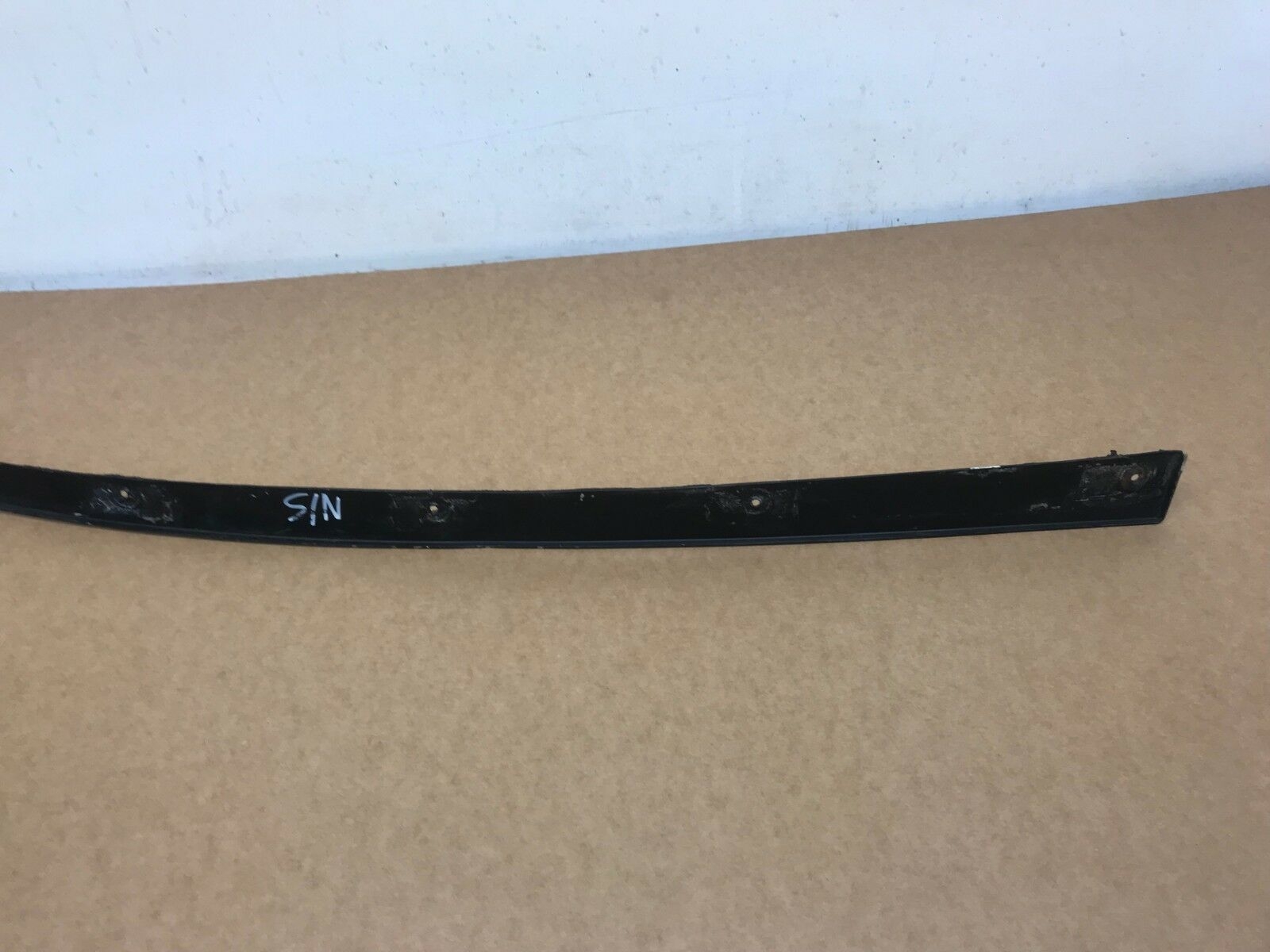 PORSCHE 964 993 REAR QUARTER GLASS WINDOW TRIM NS PASSENGER LEFT SIDE eas