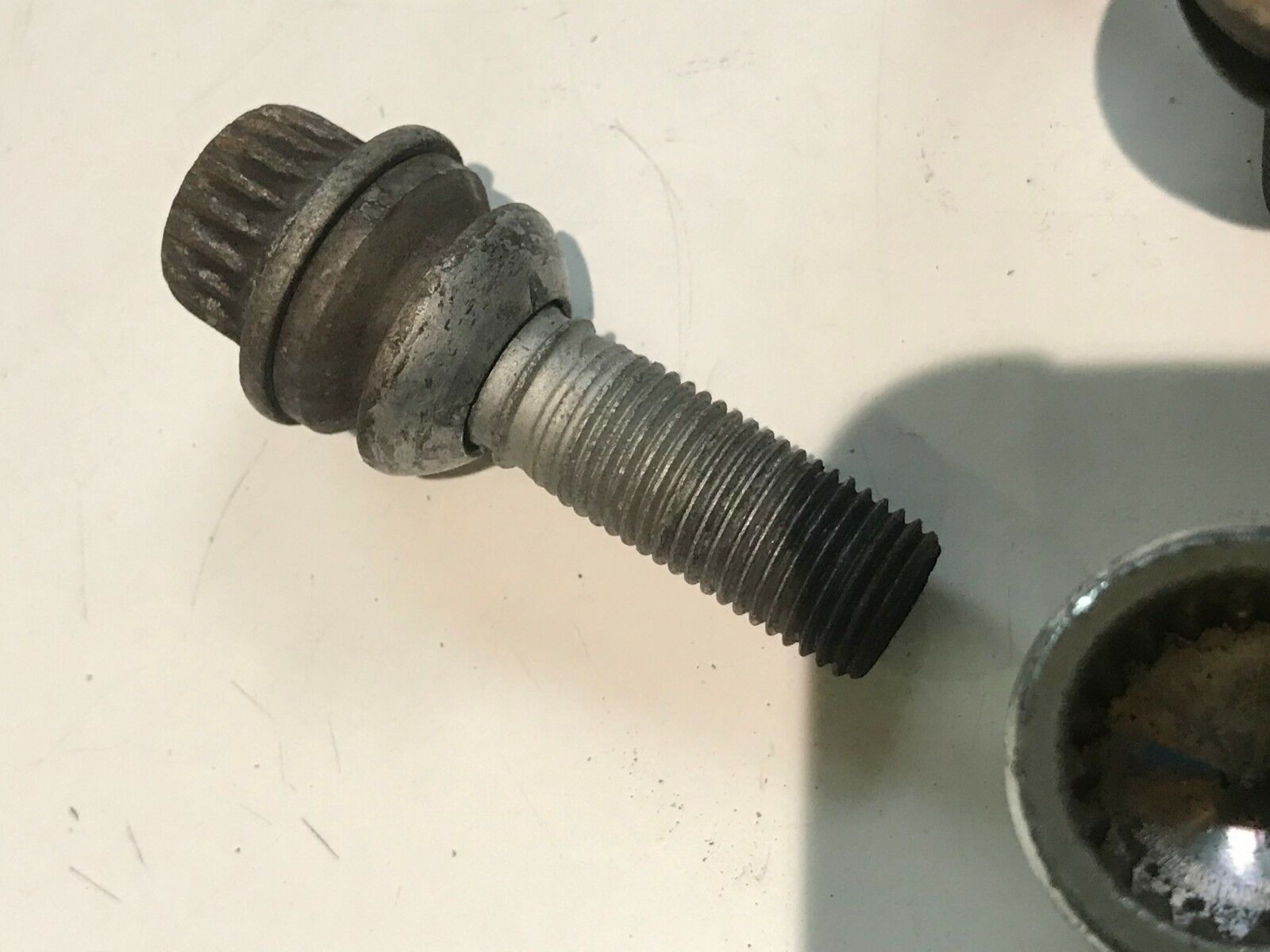 porsche cayenne locking wheel nuts x 4 and 1 x 20 spline key EAS 18.01.19